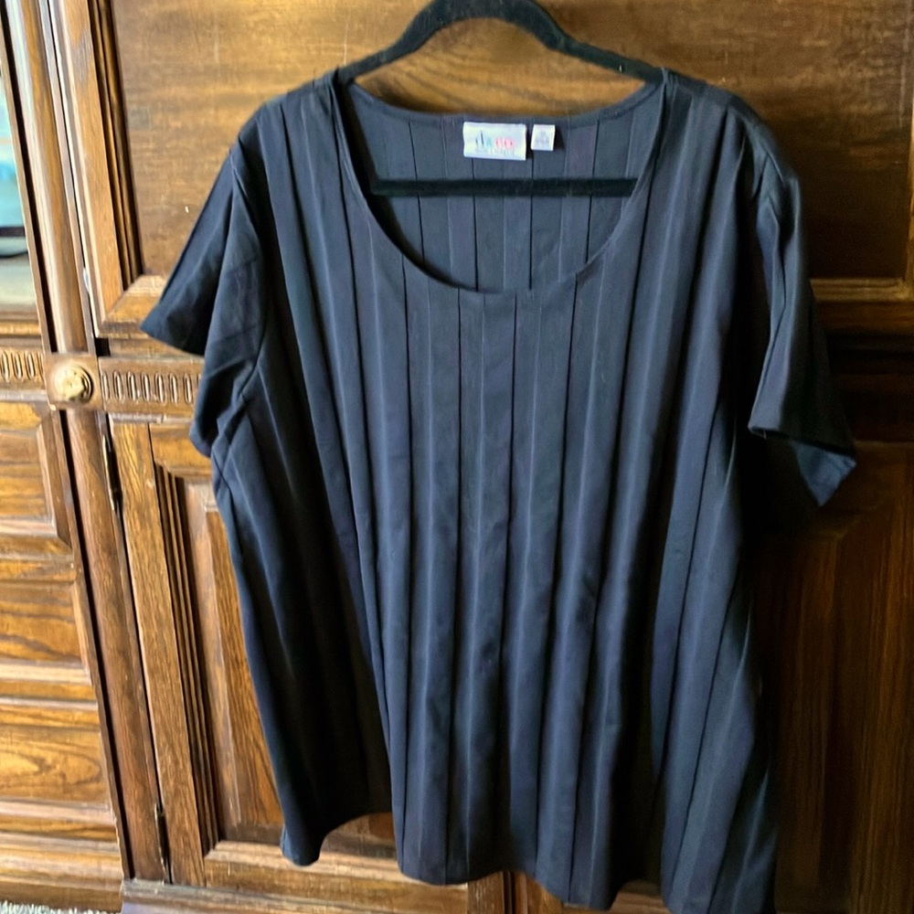 D & Co. Black short sleeve Tee